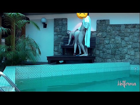 ❤️ Estro invitas servistinon al la naĝejo, sed ne povis rezisti varmegon ️ Porno ĉe ni ❌